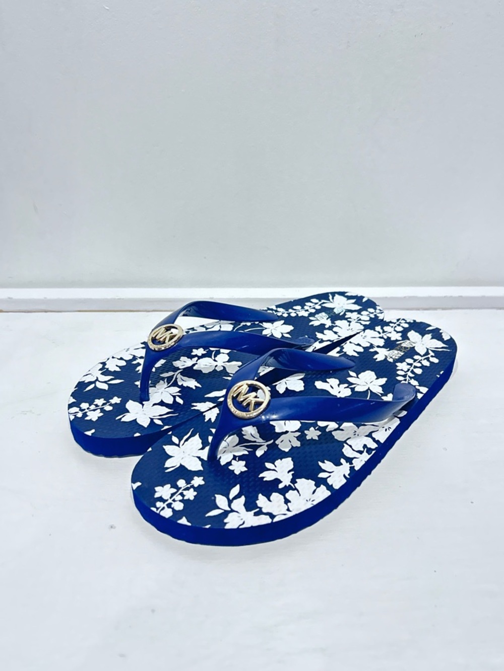 Michael Kors Navy Blue Floral Logo‎ Charm Flip Flops Sandals Size 10